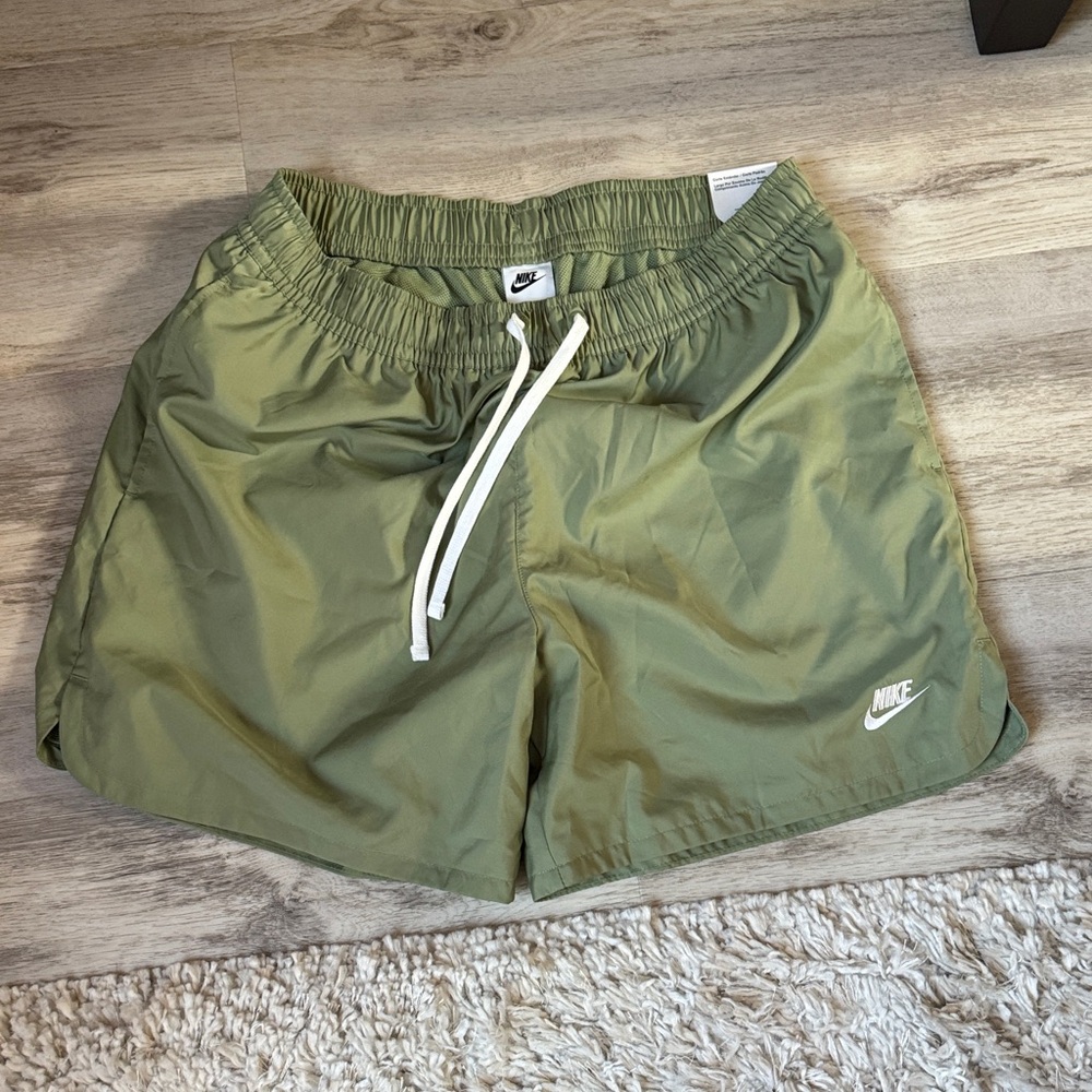 Nike Men's Olive Athletic Shorts - Size Large Turtle Design- Above Knee